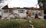 Casa teve seu telhado arrancado pelo tornado em Bowling Green