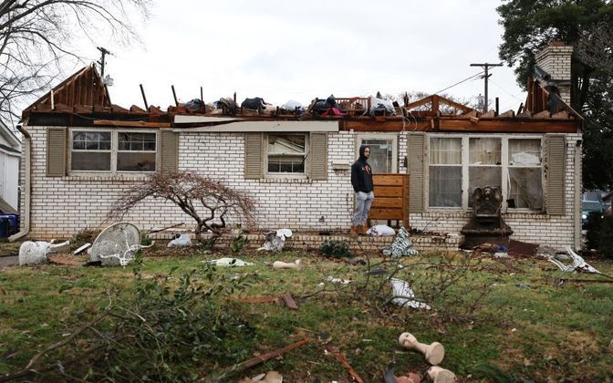 Casa teve seu telhado arrancado pelo tornado em Bowling Green