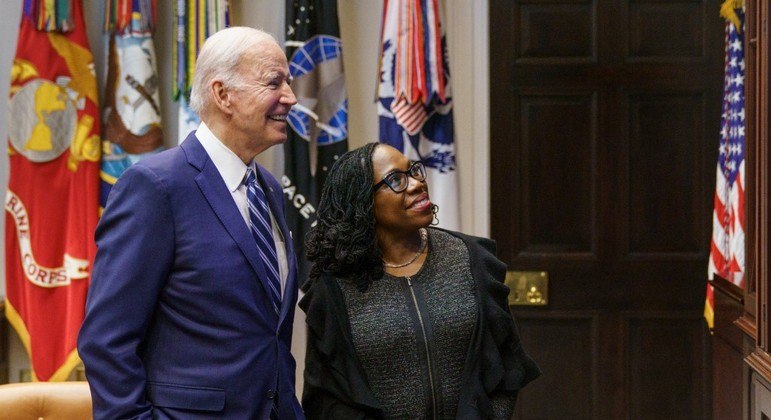 Senado dos EUA confirma 1ª mulher negra na Suprema Corte