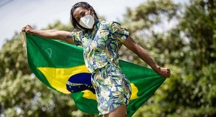 Ketleyn Quadros será a outra porta-bandeira do Brasil