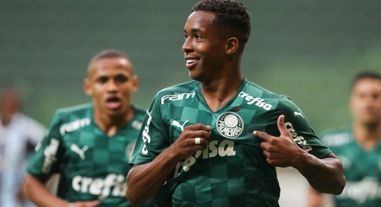 Kevin foi formado no Desportivo Brasil e ganhou destaque no Palmeiras antes de ser vendido ao Shakhtar