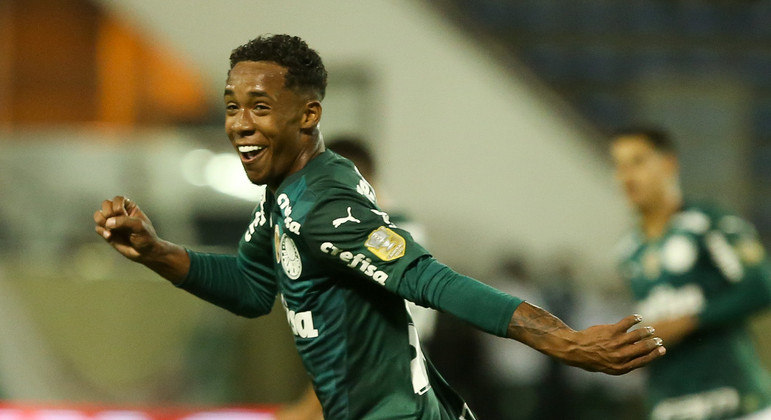 Kevin comemora o gol marcado na vitória do Palmeiras sobre o Ceará pelo Brasileirão 2021