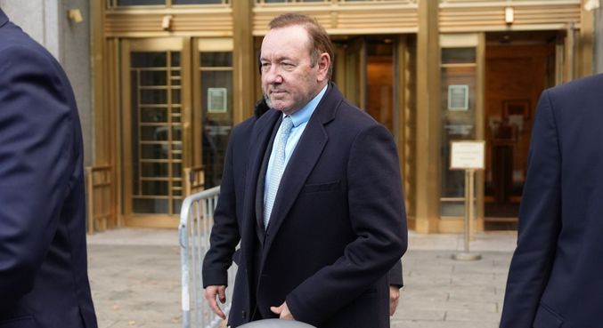 Spacey ainda enfrenta outras acusações de agressão sexual
