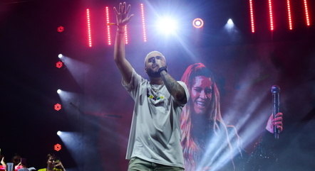 Kevinho pediu que público fizesse barulho para lembrar de Marília Mendonça 