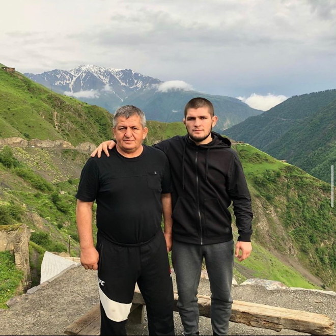 Após morte do pai, Khabib Nurmagomedov terá luta por cinturão no
