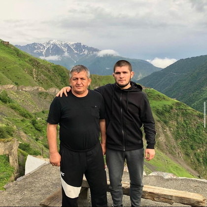 Campeão do UFC, russo relata 'condição crítica' do pai com COVID