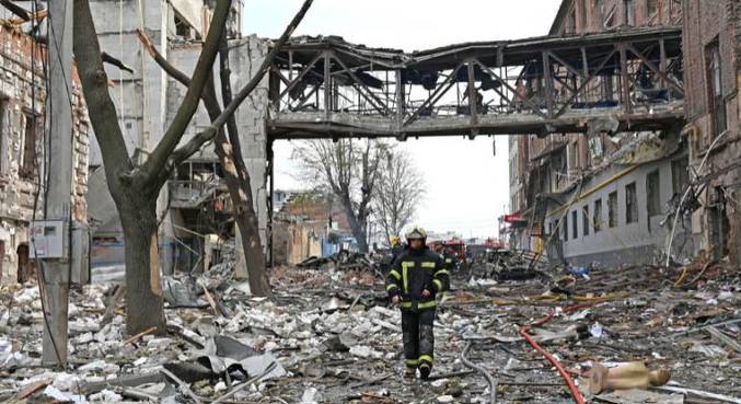 Ucrânia mantém controle da cidade, mas bombardeios são frequentes no local