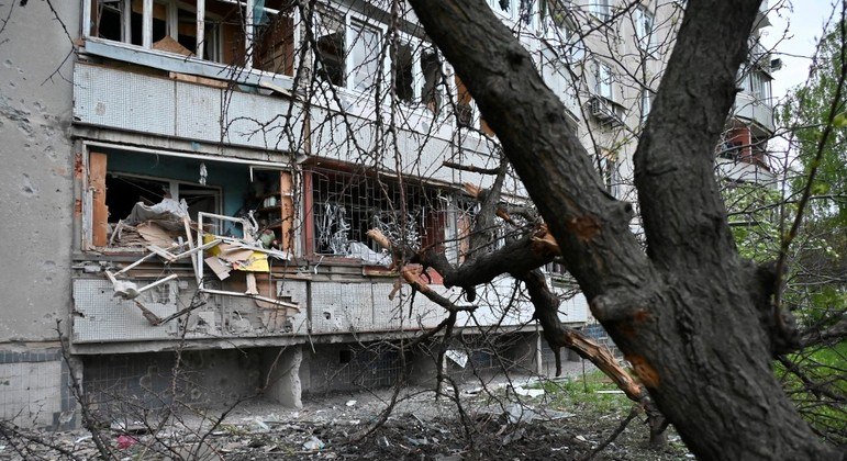 Ataques russos em Kharkiv e Donetsk atingiram áreas residenciais das cidades ucranianas