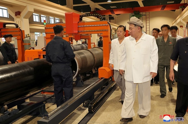 De acordo com o ditador, em fala reproduzida na agência de notícias oficial, esse 'é o assunto mais importante e urgente nos preparativos de guerra para modernizar as armas pequenas, que serão usadas pelas unidades de linha de frente 