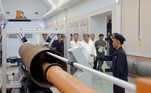 Kim também foi a uma fábrica de motores para mísseis estratégicos de cruzeiro e veículos aéreos não tripulados armados e estabeleceu tarefas importantes