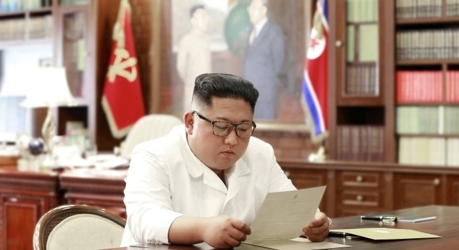 Jornal diz que Kim Jong Un se recupera de cirurgia no coração