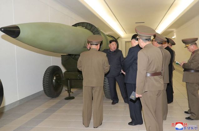 Kim Jong-un fiscaliza depósito de mísseis nucleares e ordena o aumento da  produção de armas - Fotos - R7 Internacional