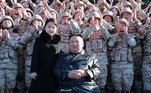 As fotos abriram uma discussão sobre a possibilidade de Ju Ae ser a sucessora do pai, o que contraria a lógica patriarcal da sociedade norte-coreana