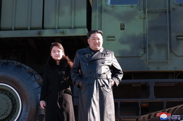 O pai e o avô de Kim Jong-un governaram sucessivamente o país antes de o líder assumir o comando em 2011