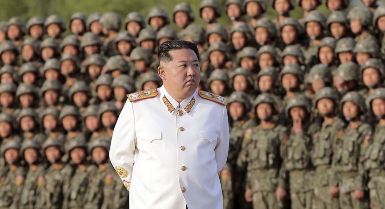 Kim participou de desfile militar esta semana, pelo aniversário de 90 anos das Forças Armadas