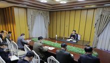 Coreia do Norte anuncia primeira morte por covid e surto nacional da doença