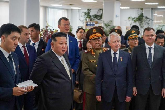 Kim Jong-un visita fábrica de aviões na Rússia