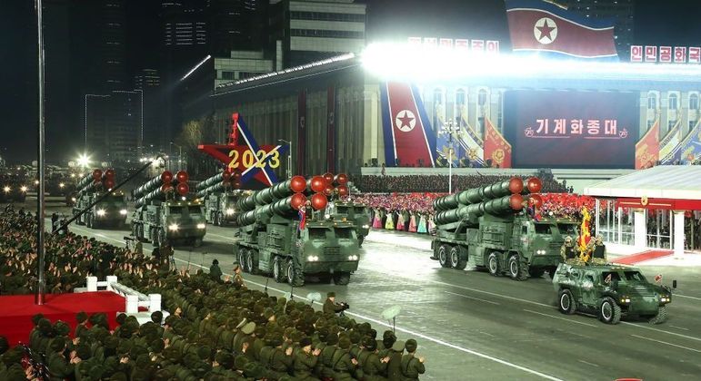 Parada militar mostrou todo o armamento do Exército norte-coreano