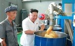 Em 2016, o ex-chefe de sushi pessoal de Kim Jong-Un, Kenji Fujimoto, revelou que, certa vez, seu então chefe bebeu 'dez garrafas de bordeaux' em uma única noite 'depois de se empanturrar de queijo suíço'. Diz-se que o líder norte-coreano desenvolveu amor pelo queijo emmental e por vinhos finos enquanto estudava na Suíça, antes de chegar ao poder