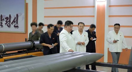 Kim Jong-un visita fábrica de armamentos