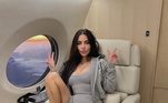 Kim KardashianApesar de sempre estar dando close em seu jatinho, a empresária não é a que mais utiliza a própria aeronave para viajar. Mesmo assim, custou para o meio ambiente cerca de 4.200 toneladas de gás carbônico. Um dos voos dela, inclusive, foi de apenas 23 minutos entre duas cidades da Califórnia