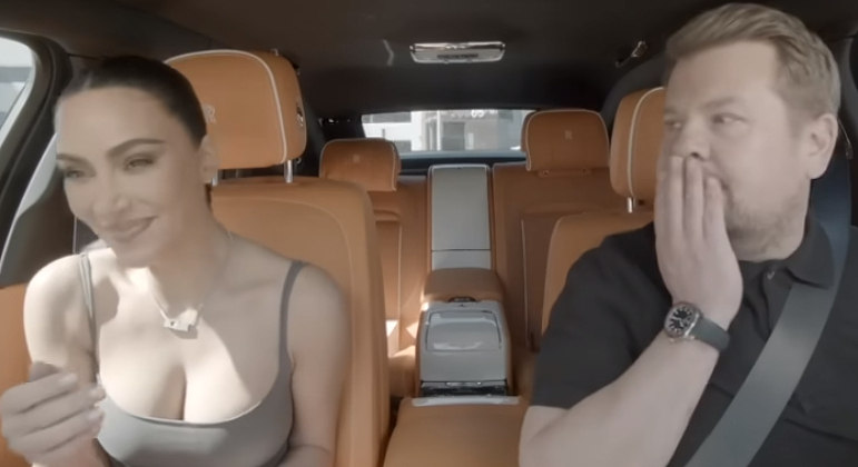 Kim Kardashian ri após James Corden arranhar o seu carro