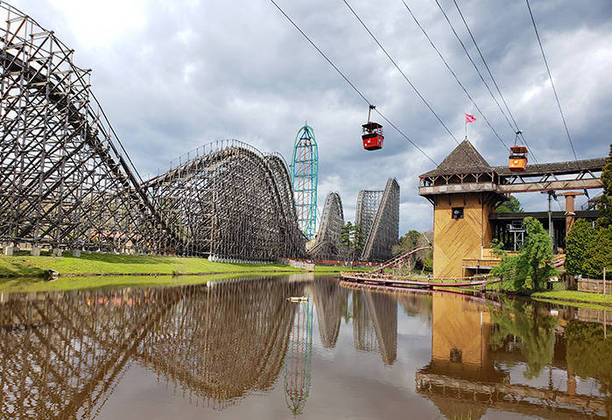 Kingda Ka - EUA - Fica em Golden kingdom, uma parte de Six Flags Great Adventure Park, em Jackson, New Jersey. 