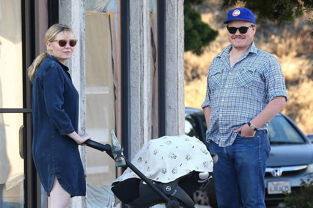 Primeiro filhoNo fim de 2017, Dunst ficou grávida do primeiro filho do casal. Ennis nasceu em maio de 2018, e os pais orgulhosos já foram fotografados algumas vezes com o menino, mas também são reservados nesse quesito