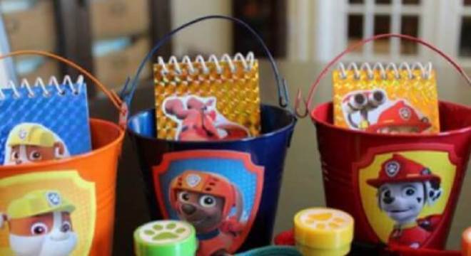 Kit festa patrulha canina com baldes, carimbos e caderno
