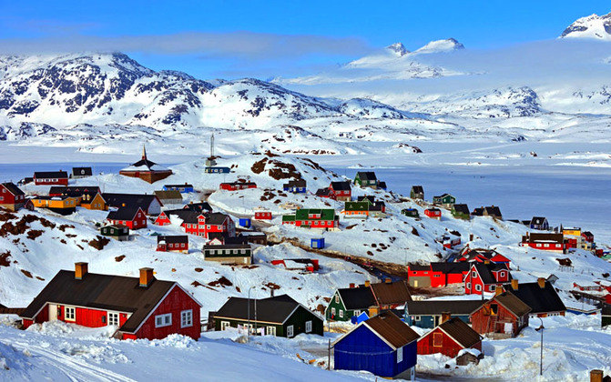 Klinck (Groenlândia) - Tem um registro histórico: em 22/12/1991, o termômetro marcou -69,6ºC nessa cidade, superando o recorde de Verkhoyansk para a menor temperatura do Hemisfério Norte. 