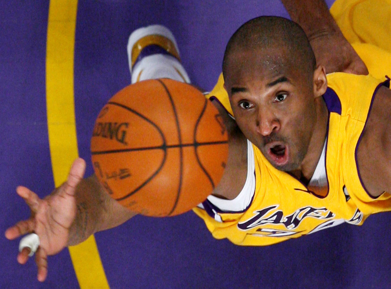 Ex-jogador de basquete Kobe Bryant morre aos 41 anos em acidente aéreo