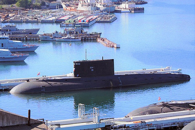 Kólpino - Submarino diesel-elétrico capaz de detectar a presença do inimigo a uma distância três a quatro vezes superior ao alcance de outros submarinos. 