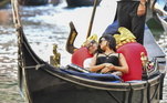 Também na Itália, o casal fez um passeio clássico em Veneza, nas famosas gôndolas da cidade