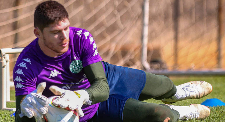 Kozlinski já fez pelo menos seis defesas difíceis na Série B