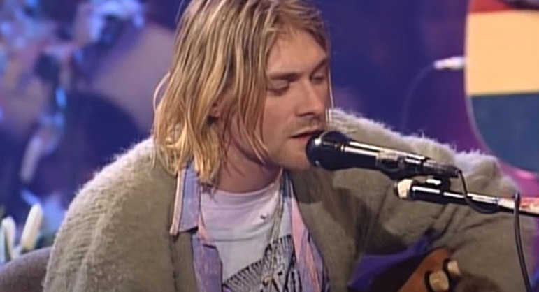 Kurt Cobain - Cantor escocês, vocalista do Nirvana - Morreu em 5/4/1994 - Suicidou-se.