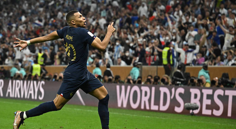 Mbappé manteve a França de pé até o final da prorrogação no estádio Lusail