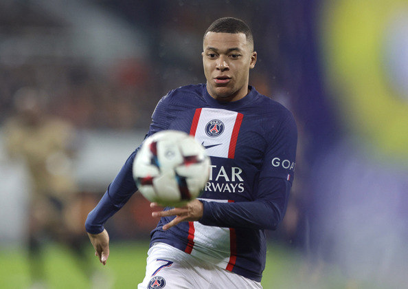 3º Kylian Mbappé (França)Clube atual: Paris Saint-Germain (FRA)Posição: atacanteIdade: 24 anosValor: 190,7 milhões de euros (R$ 1,08 bilhão)