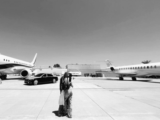 Travis ScottO rapper é dono da menor média de distância por viagem, cerca de 12 km por decolagem. No total, foram 3 mil toneladas de CO² liberados na atmosfera pelo marido de Kylie Jenner em 2022