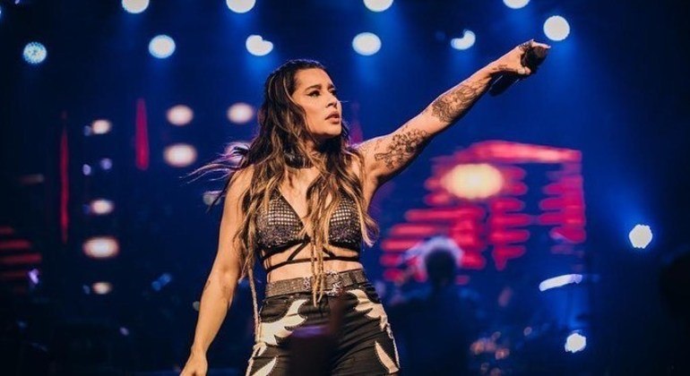 Cantora chegou a ser elogiada por Marília Mendonça em um vídeo nas redes sociais