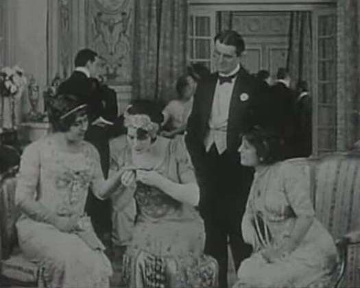 ‘La Hantise’ (1912) - Também conhecido como ‘The Haunting’, em inglês, também estreou no ano do naufrágio. É um filme mudo de origem francesa.