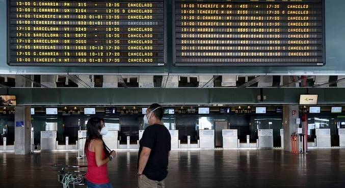 Pistas do aeroporto de La Palma foram liberadas neste domingo