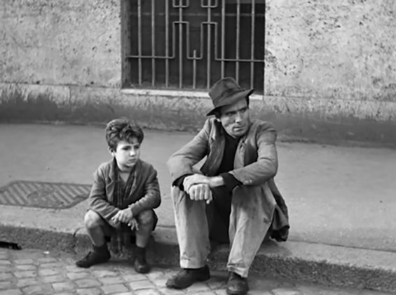 Ladrões de Bicicletas (1948), seu filme mais famoso, foi um dos primeiros longas a vencer o Oscar de Melhor Filme Estrangeiro. Vittorio De Sica morreu aos 73 anos, em 13/11/1974.
