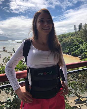 Mais de quatro anos após o acidente em que ficou tetraplégica, a ex-ginasta Lais Souza segue seu tratamento para voltar a andar. Na última semana, ela postou uma foto em que aparece em pé com a ajuda de um equipamento que ajudar a dar sustentação ao corpo
