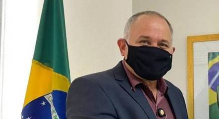 Na imagem, Lamartine Barbosa Holanda