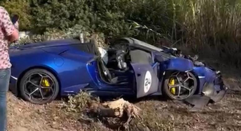 Lamborghini destruído após 'toque' provocado pela Ferrari