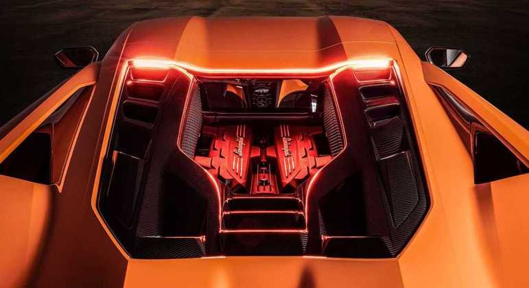 Lamborghini Revuelto tem um motor V12 6.5 litros e outros três propulsores elétricos