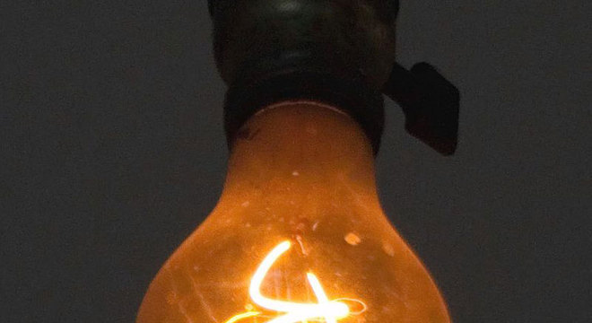 A Lâmpada Centenária, que ilumina uma unidade dos bombeiros na Califórnia (EUA) há 117 anos, tem mais de 1 milhão de horas de uso