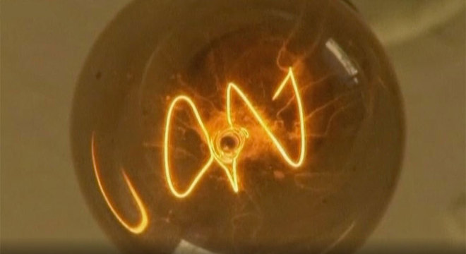 Estima-se que em 117 anos, a lâmpada ficou apagada por apenas 20 minutos 'Operação translado'