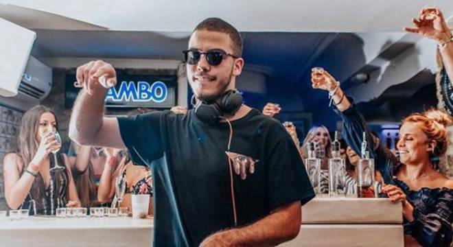 Ronald posa como DJ em seu Instagram desde 2014 