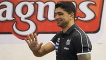 Santos anuncia a demissão do ex-volante Renato do cargo de coordenador de futebol (Lance)